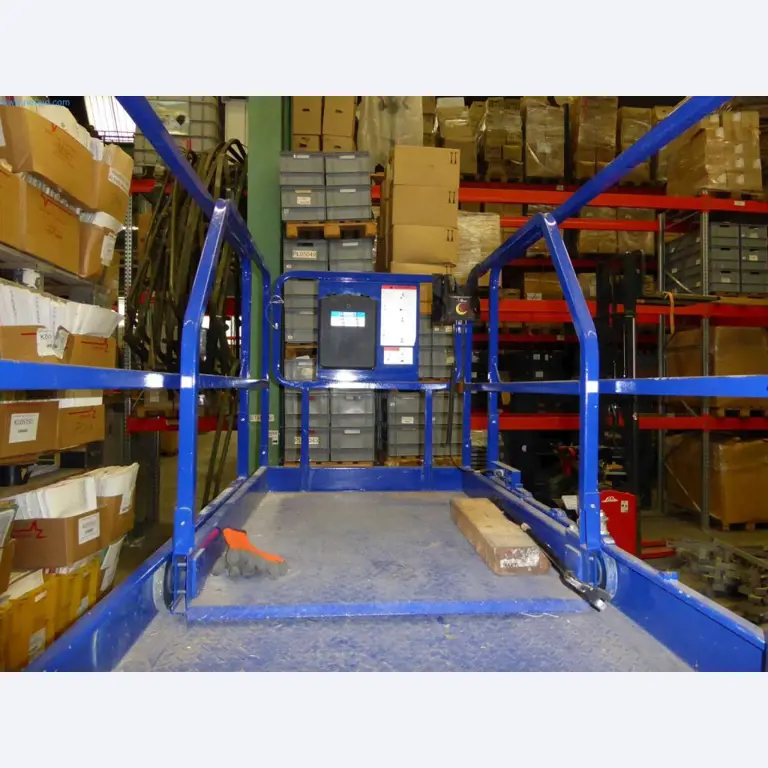 Liquidación de almacén de una empresa de servicios, vehículos, equipos de almacén-6