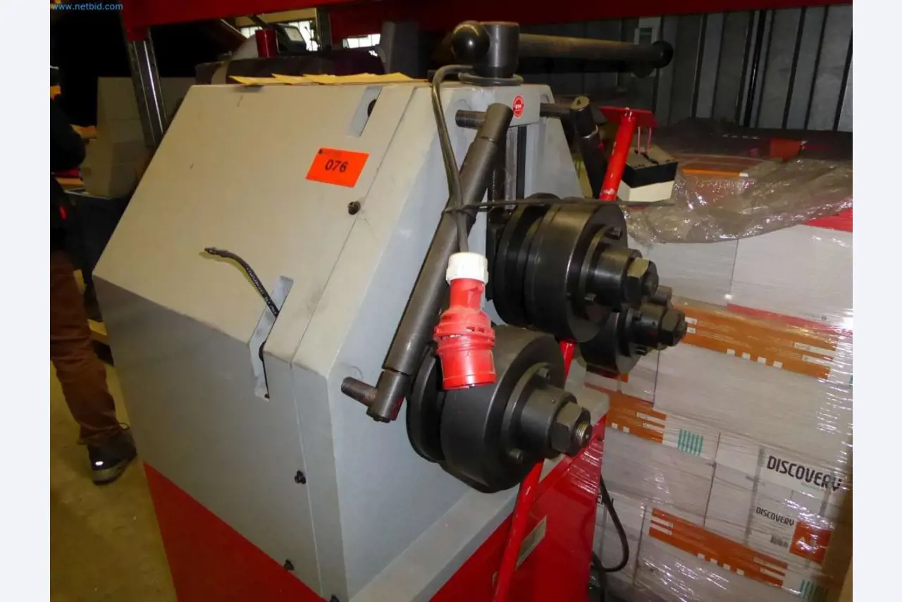 Liquidación de almacén de una empresa de servicios, vehículos, equipos de almacén-3