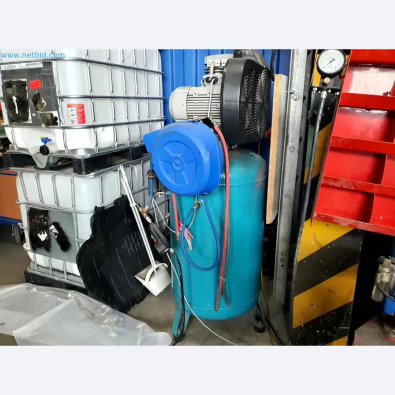 Liquidación de almacén de una empresa de servicios, vehículos, equipos de almacén-11