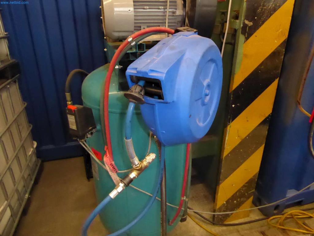 Liquidación de almacén de una empresa de servicios, vehículos, equipos de almacén-3