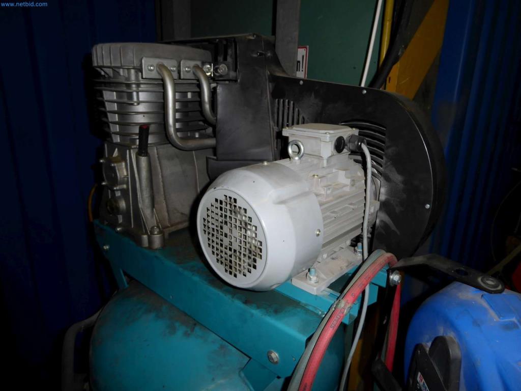 Liquidación de almacén de una empresa de servicios, vehículos, equipos de almacén-4