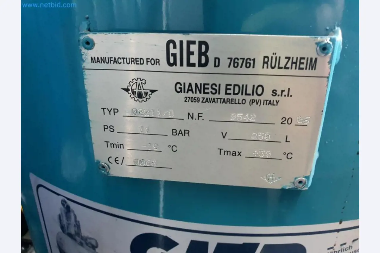 Liquidación de almacén de una empresa de servicios, vehículos, equipos de almacén-8