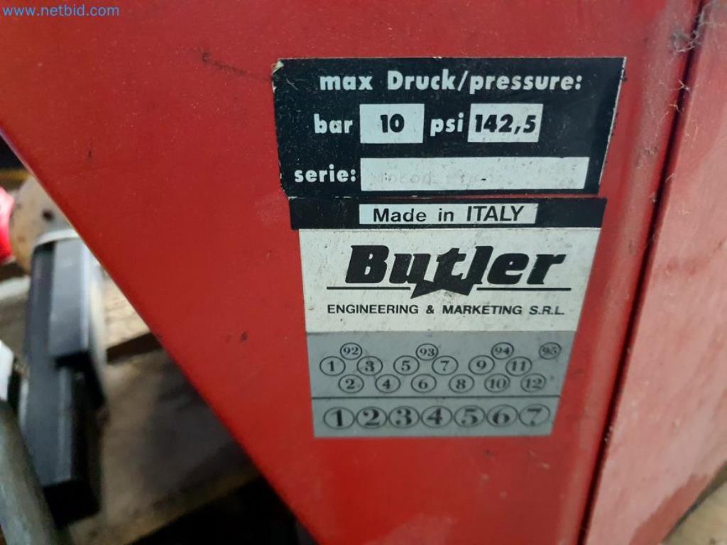 Likwidacja magazynu firmy usługowej, pojazdy, wyposażenie magazynu-10