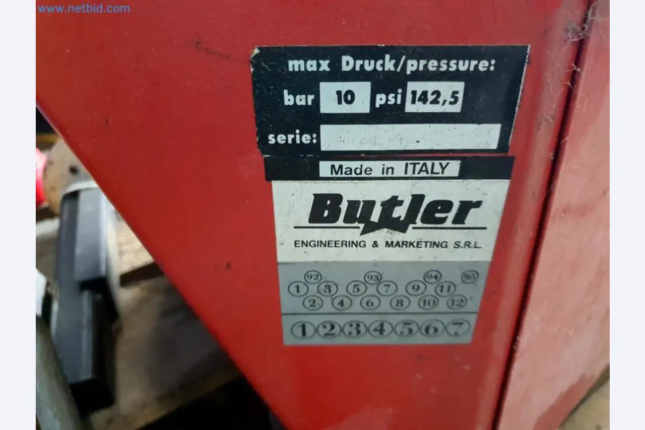 Liquidación de almacén de una empresa de servicios, vehículos, equipos de almacén-10