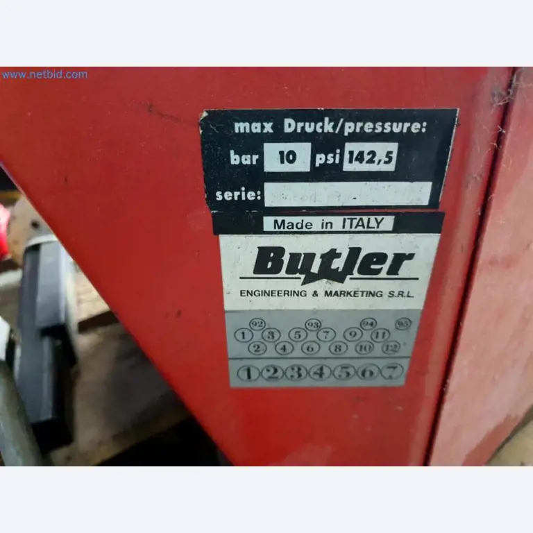 Liquidación de almacén de una empresa de servicios, vehículos, equipos de almacén-10