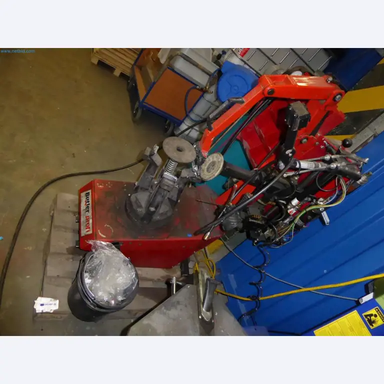 Liquidación de almacén de una empresa de servicios, vehículos, equipos de almacén-3