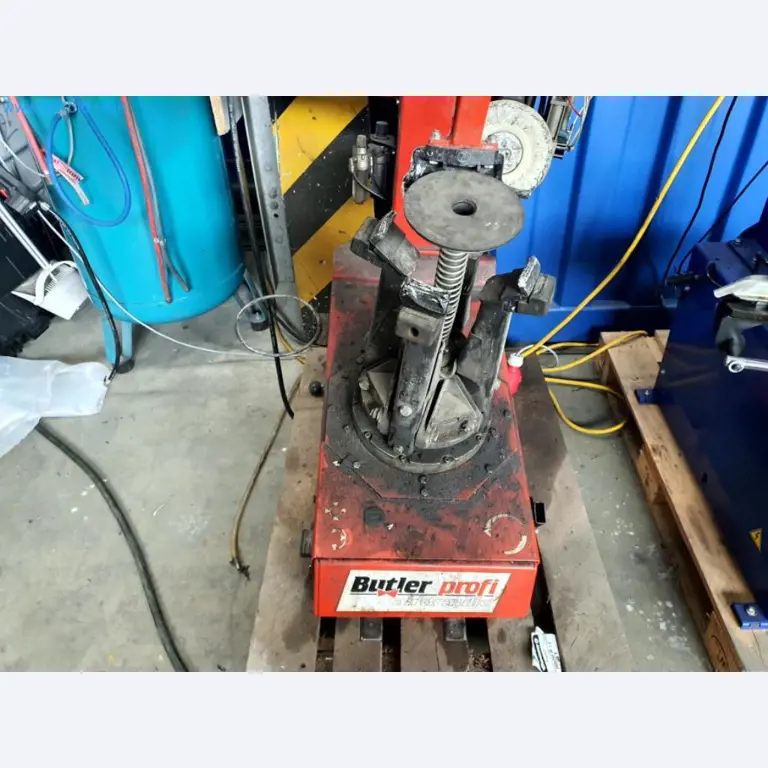 Liquidación de almacén de una empresa de servicios, vehículos, equipos de almacén-4