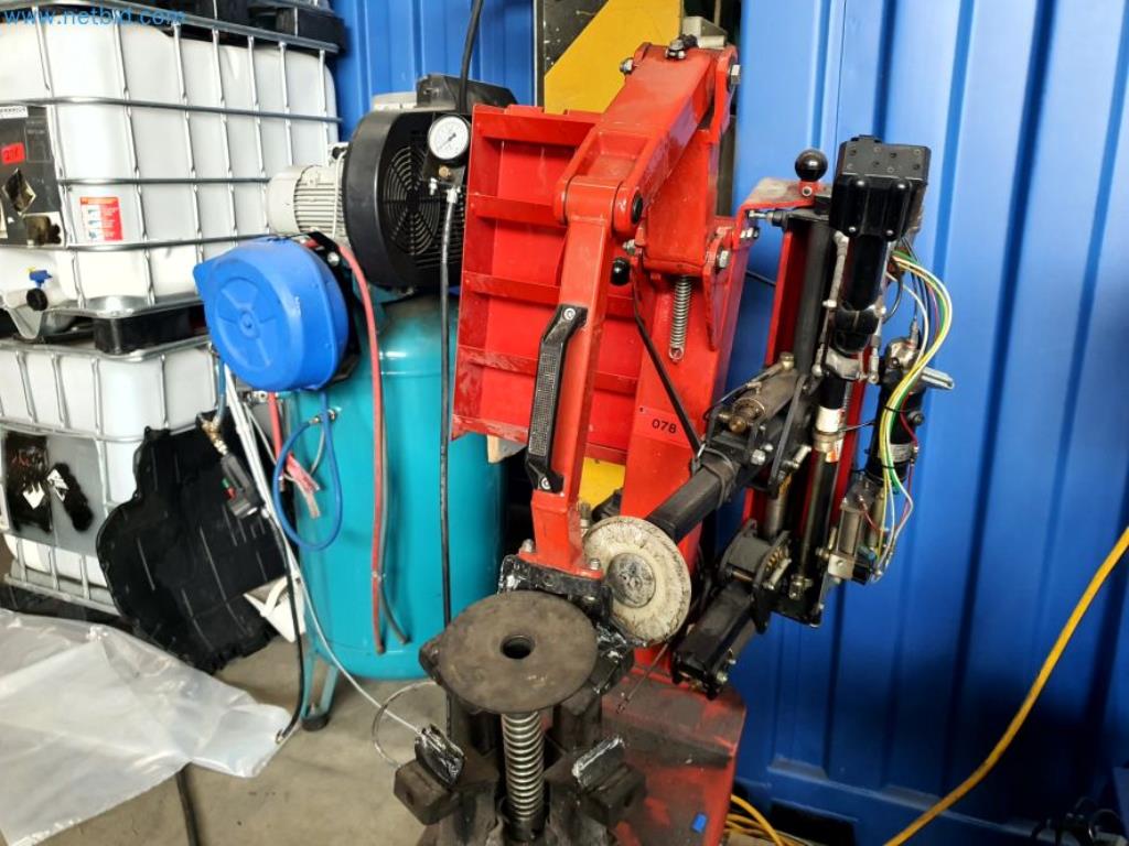 Likwidacja magazynu firmy usługowej, pojazdy, wyposażenie magazynu-5