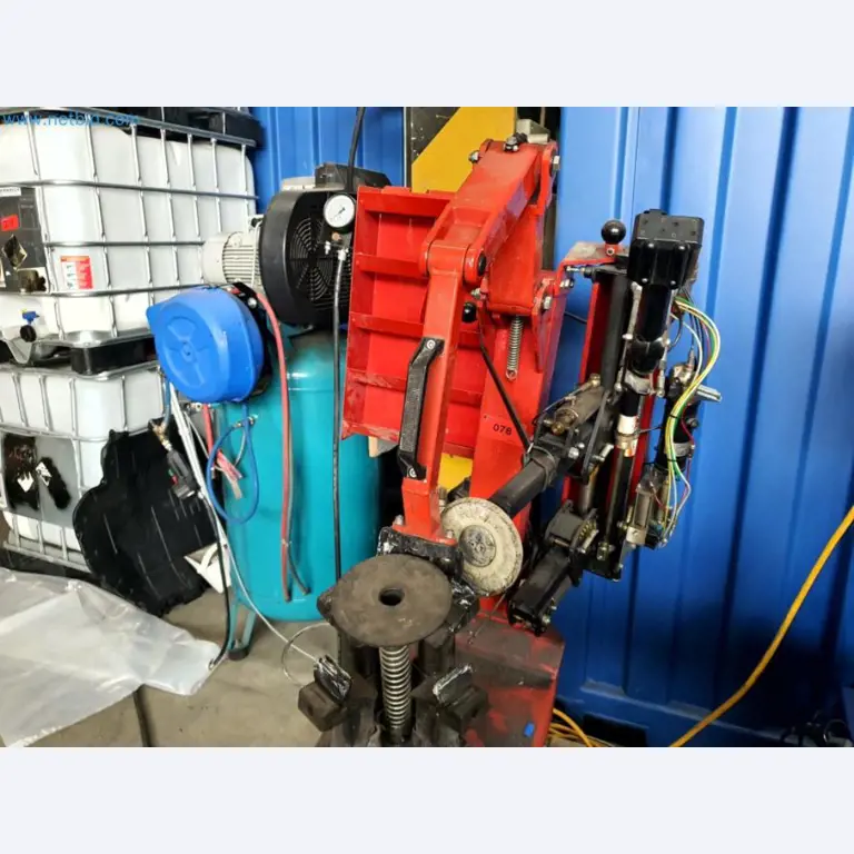 Liquidación de almacén de una empresa de servicios, vehículos, equipos de almacén-5