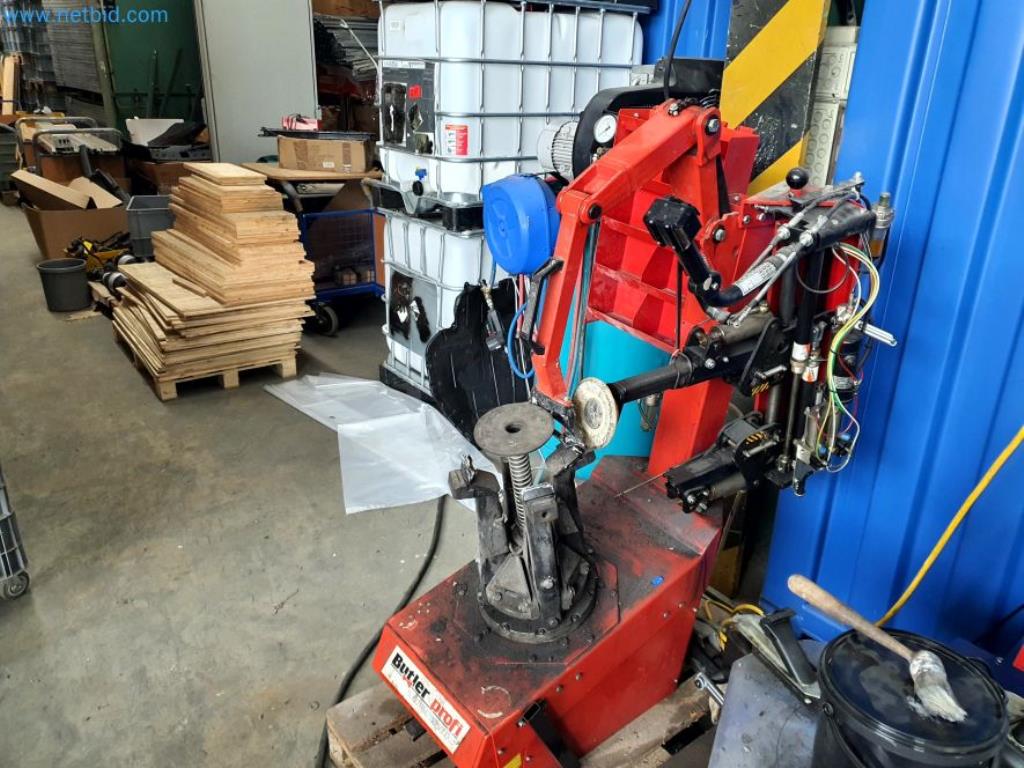 Likwidacja magazynu firmy usługowej, pojazdy, wyposażenie magazynu-6