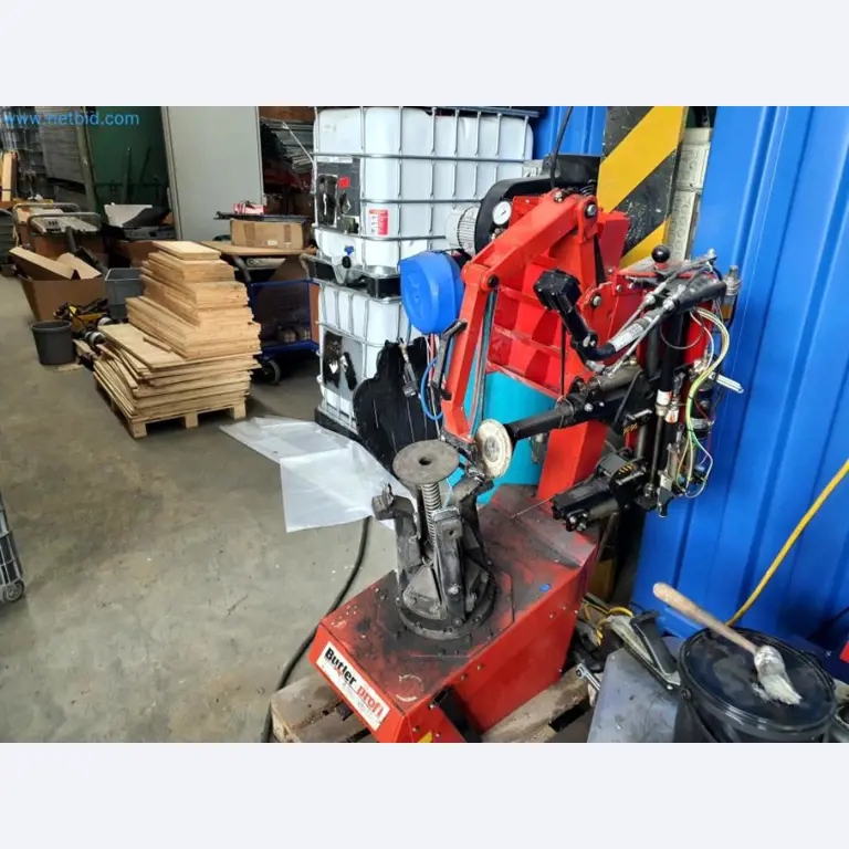 Liquidación de almacén de una empresa de servicios, vehículos, equipos de almacén-6