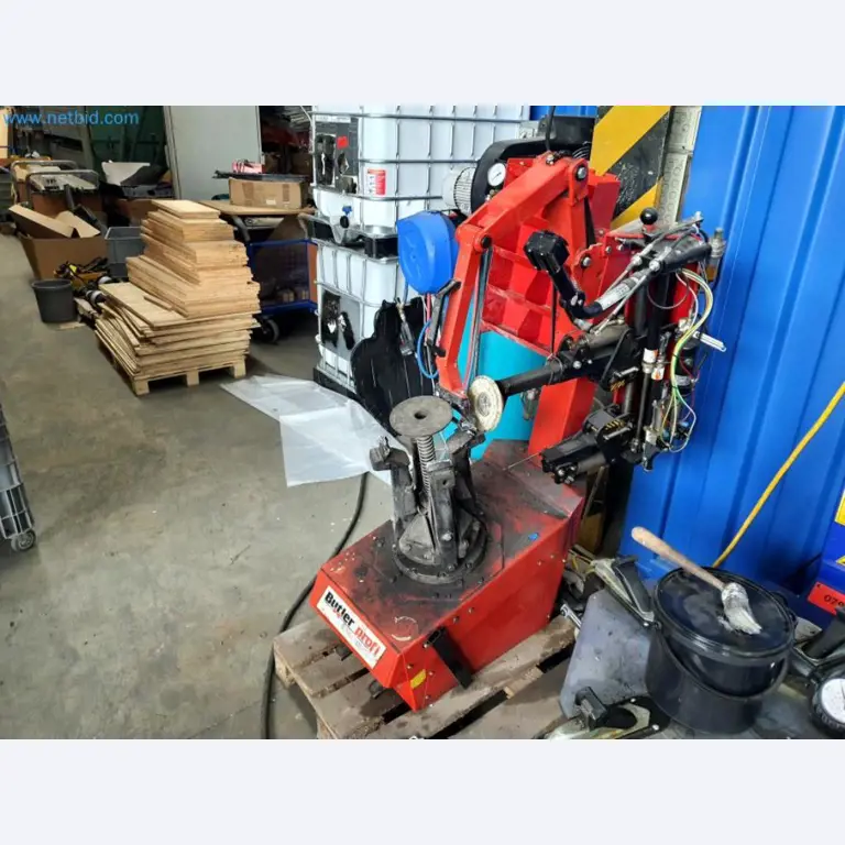 Liquidación de almacén de una empresa de servicios, vehículos, equipos de almacén-7