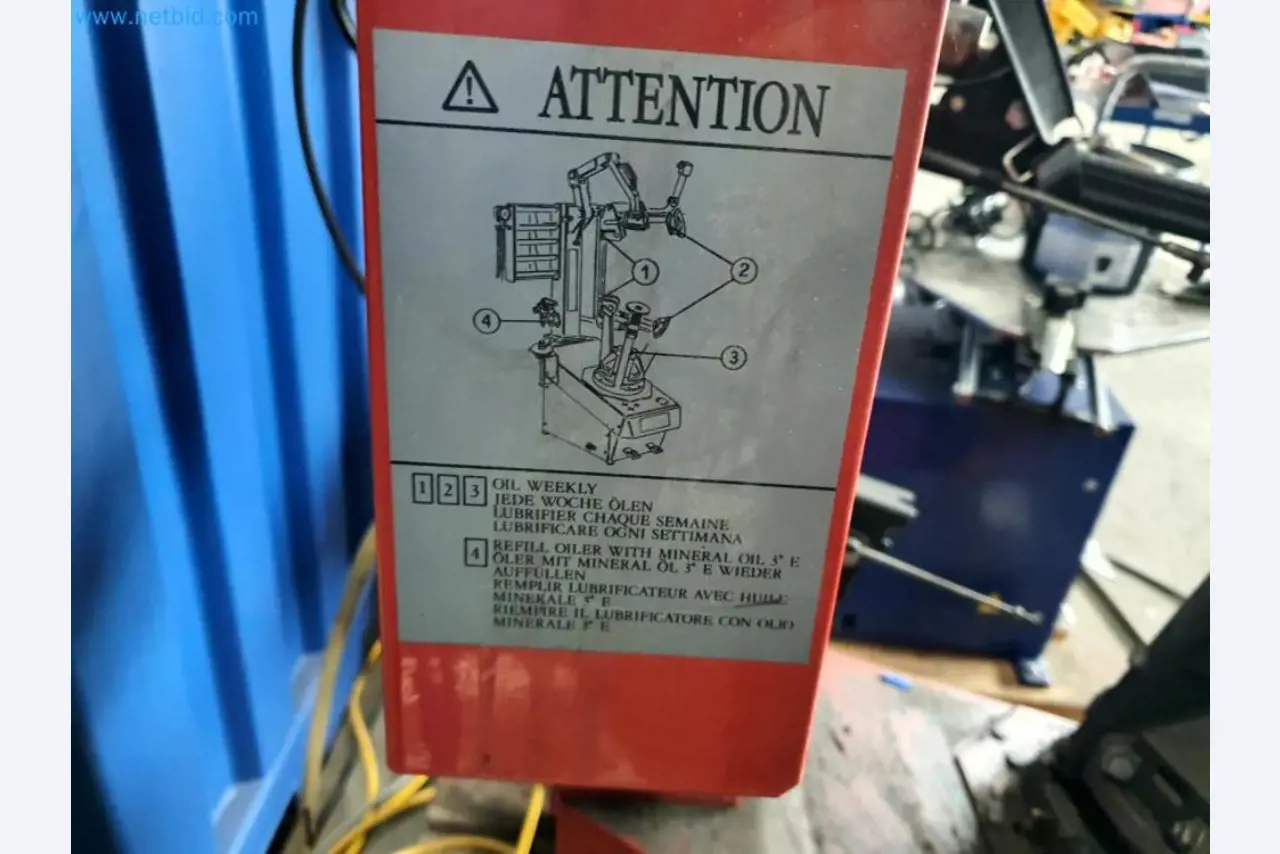 Liquidación de almacén de una empresa de servicios, vehículos, equipos de almacén-9