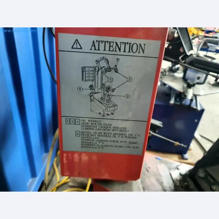 Liquidación de almacén de una empresa de servicios, vehículos, equipos de almacén-9