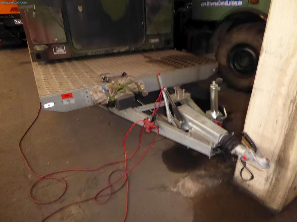 Likwidacja magazynu firmy usługowej, pojazdy, wyposażenie magazynu-3