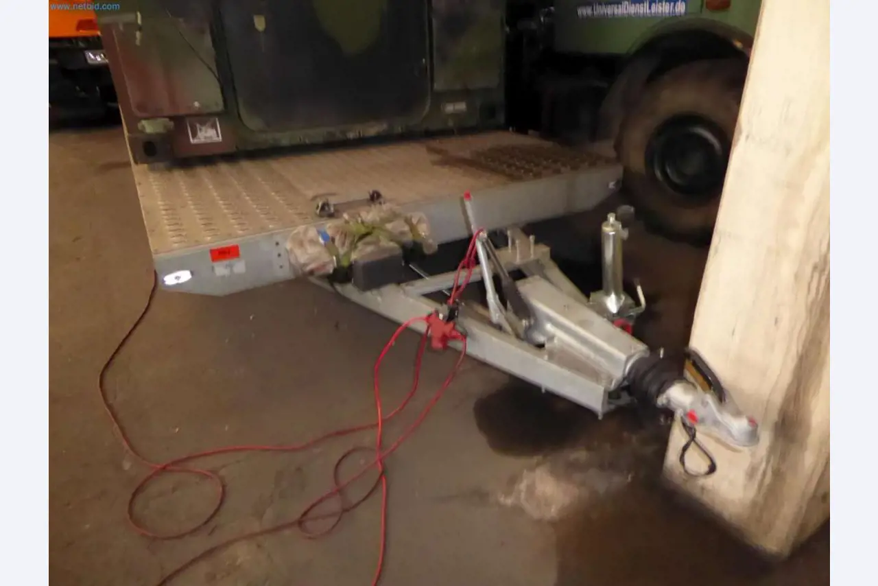 Magazijnliquidatie van een dienstverlenend bedrijf, voertuigen, magazijnuitrusting-3