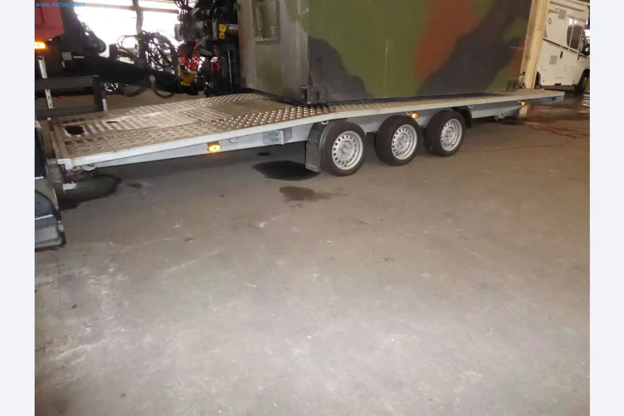 Magazijnliquidatie van een dienstverlenend bedrijf, voertuigen, magazijnuitrusting-4