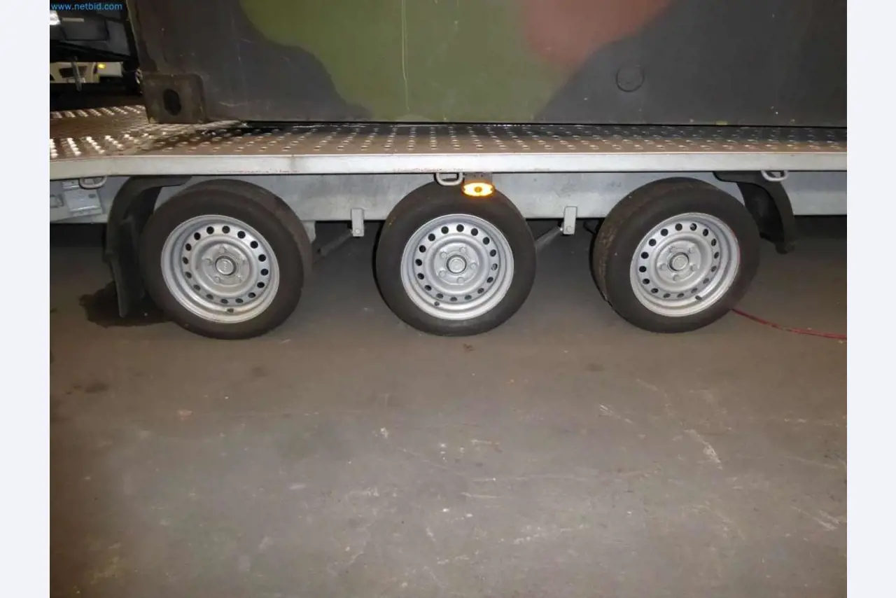 Magazijnliquidatie van een dienstverlenend bedrijf, voertuigen, magazijnuitrusting-6