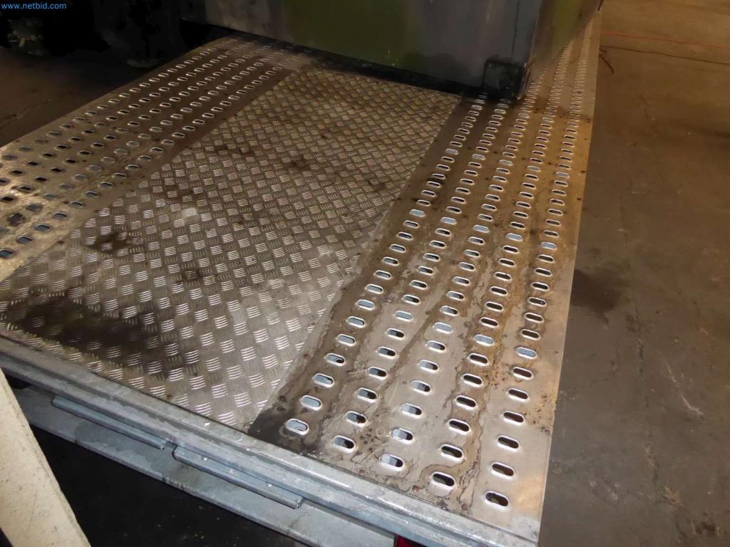 Likwidacja magazynu firmy usługowej, pojazdy, wyposażenie magazynu-7