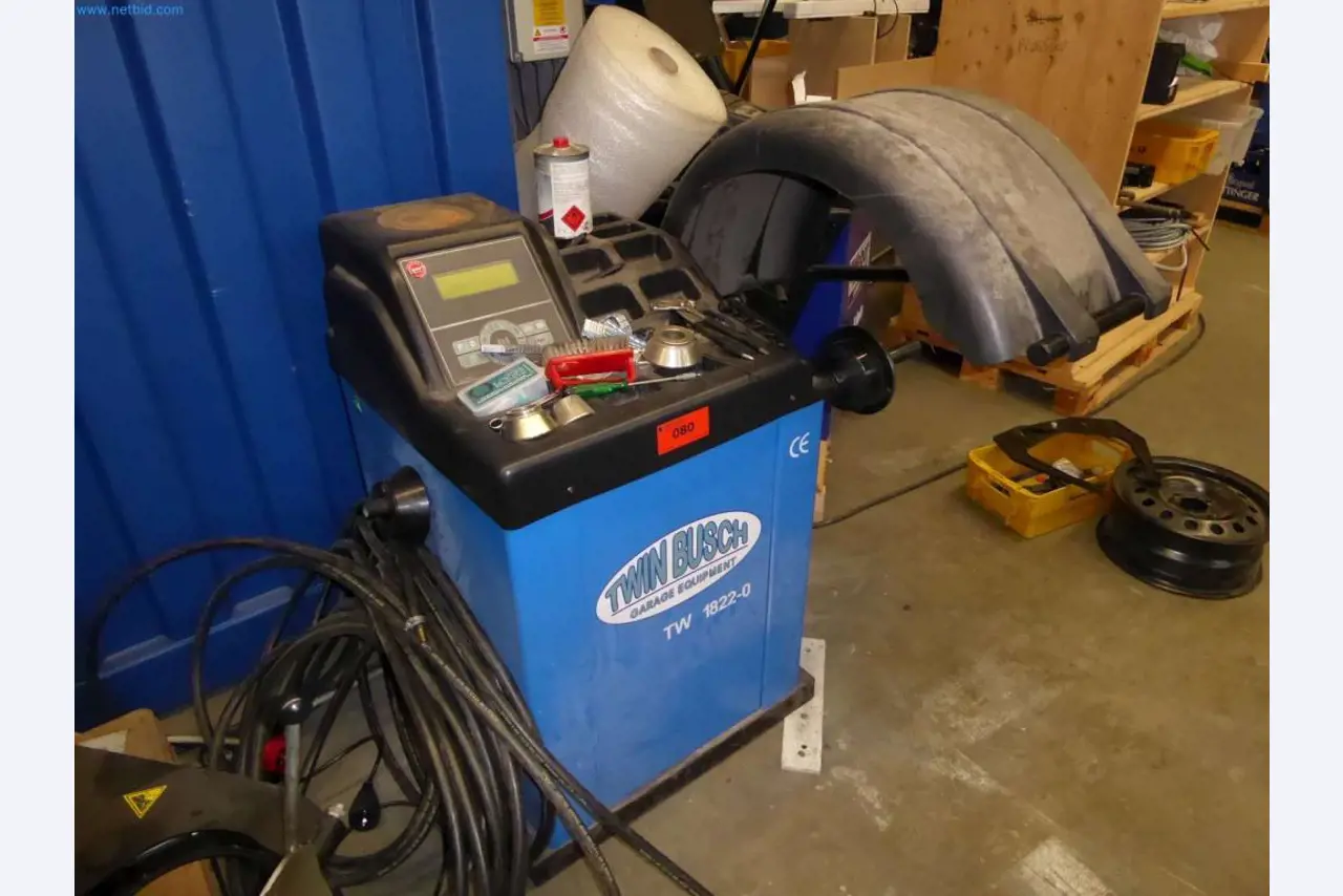 Liquidación de almacén de una empresa de servicios, vehículos, equipos de almacén-2