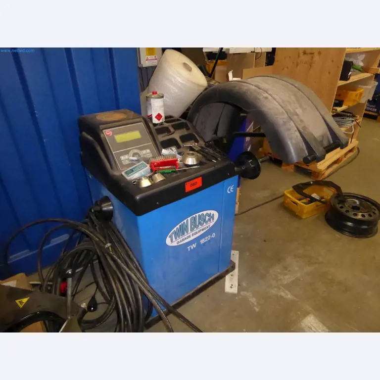 Liquidación de almacén de una empresa de servicios, vehículos, equipos de almacén-2