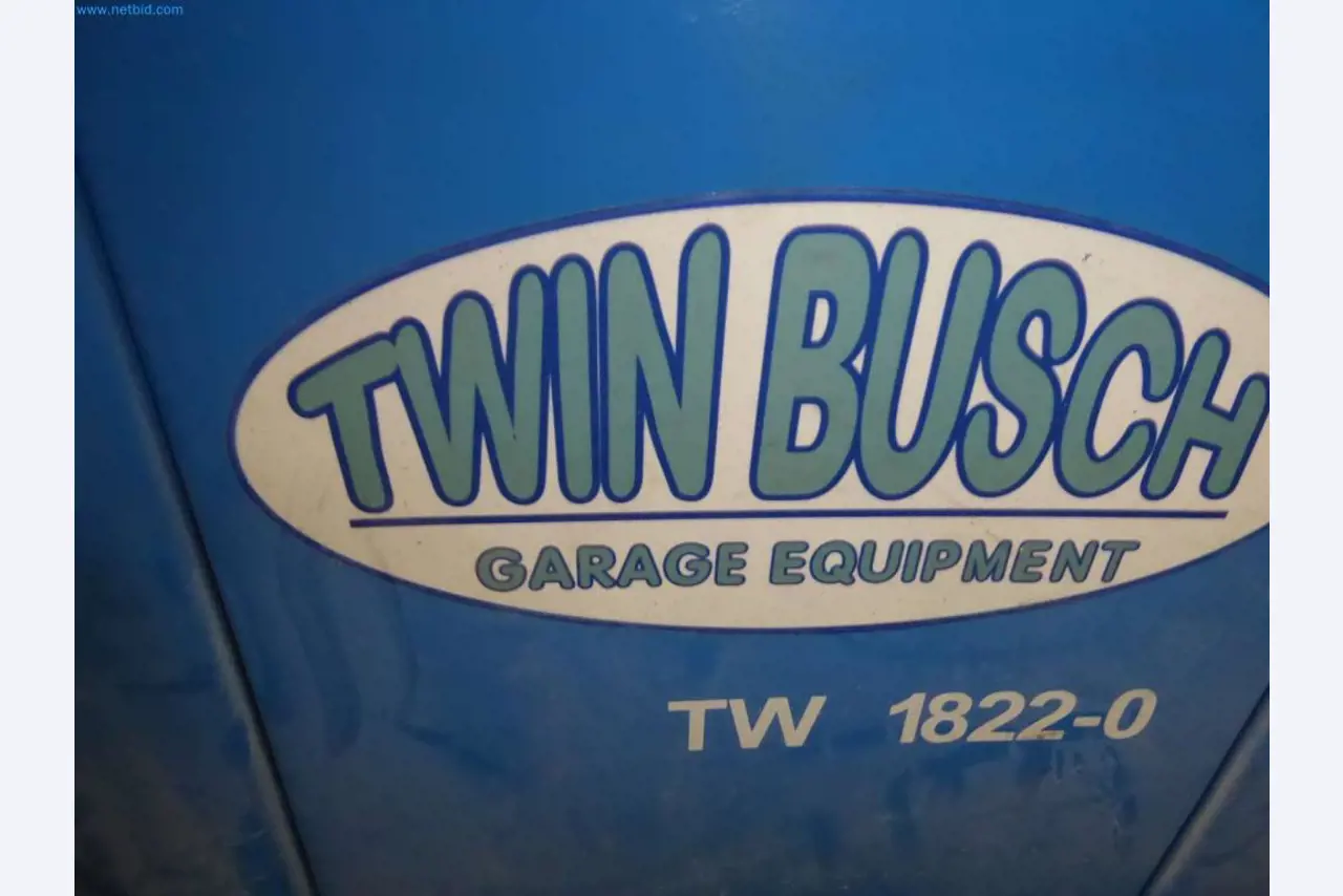 Liquidación de almacén de una empresa de servicios, vehículos, equipos de almacén-3