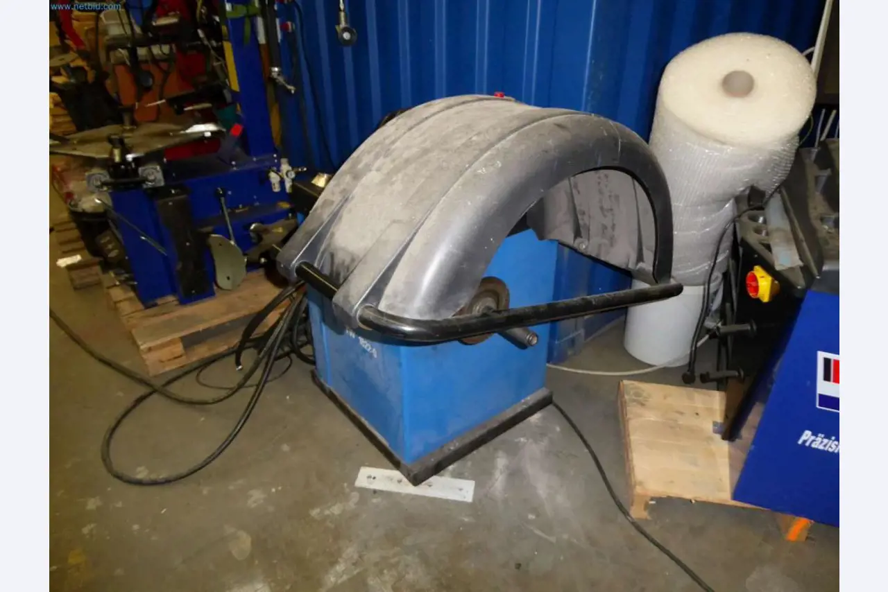 Liquidación de almacén de una empresa de servicios, vehículos, equipos de almacén-4