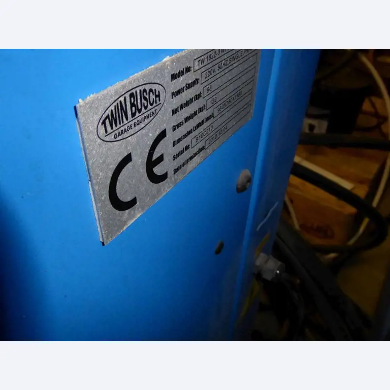 Liquidación de almacén de una empresa de servicios, vehículos, equipos de almacén-6