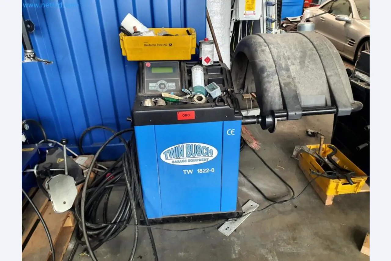 Liquidación de almacén de una empresa de servicios, vehículos, equipos de almacén-7