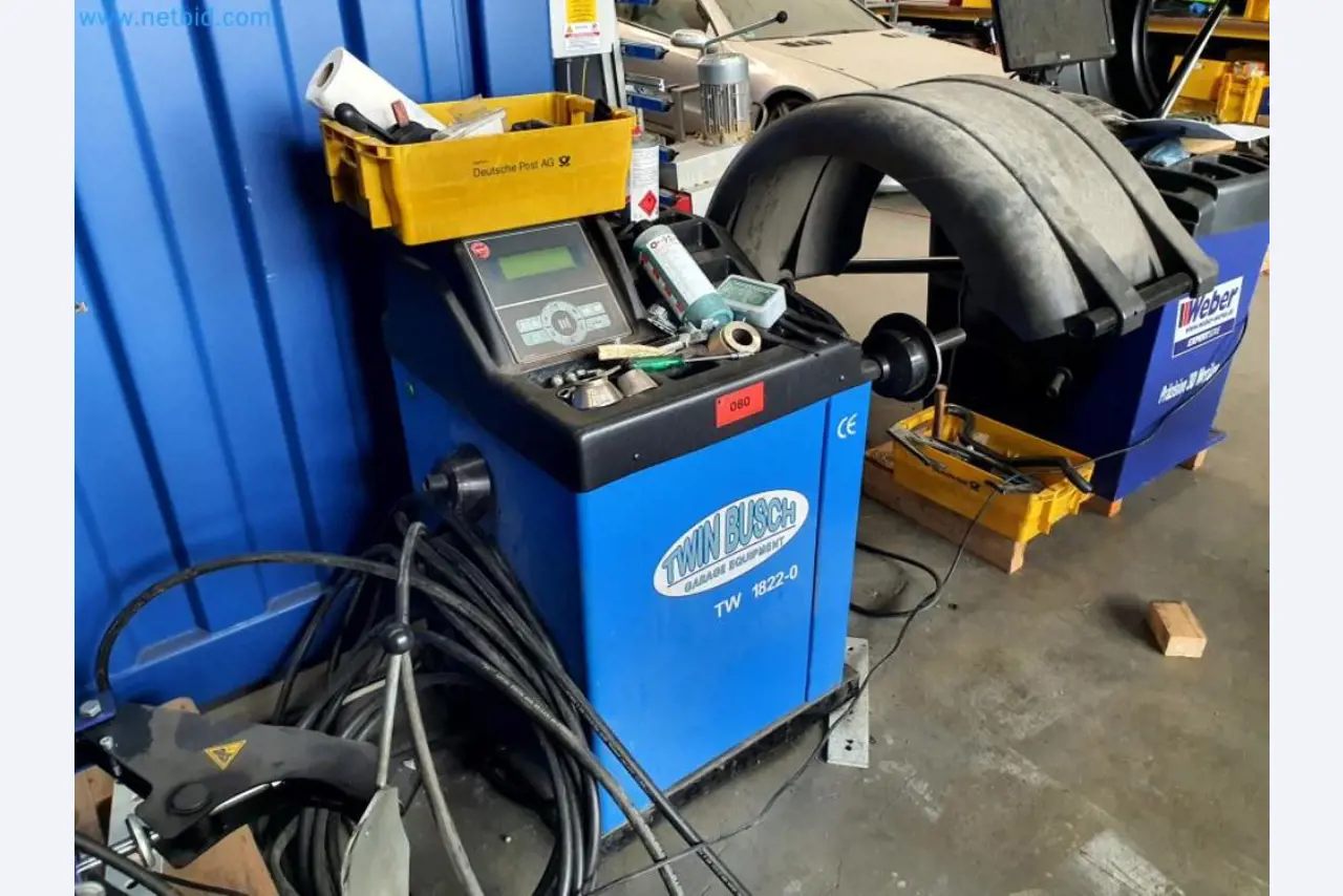 Liquidación de almacén de una empresa de servicios, vehículos, equipos de almacén-8