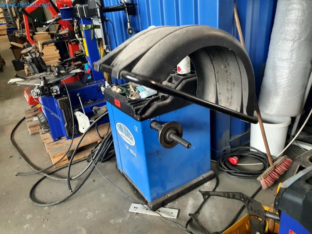 Liquidación de almacén de una empresa de servicios, vehículos, equipos de almacén-9