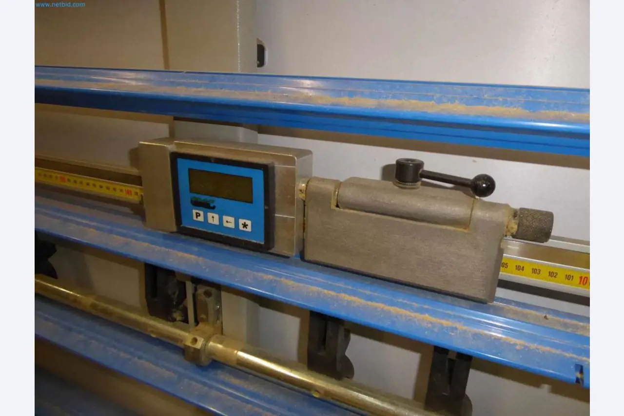 Liquidación de almacén de una empresa de servicios, vehículos, equipos de almacén-6