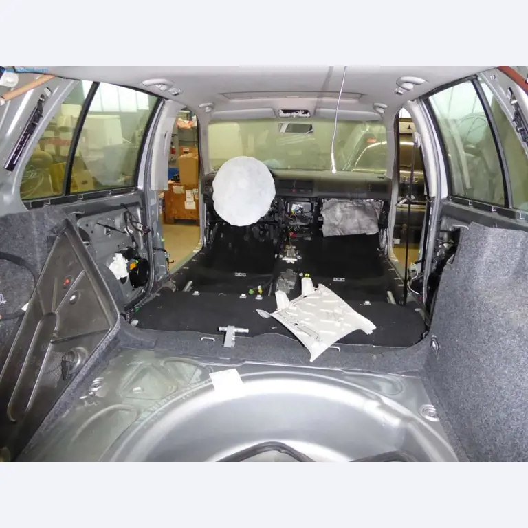 Magazijnliquidatie van een dienstverlenend bedrijf, voertuigen, magazijnuitrusting-11