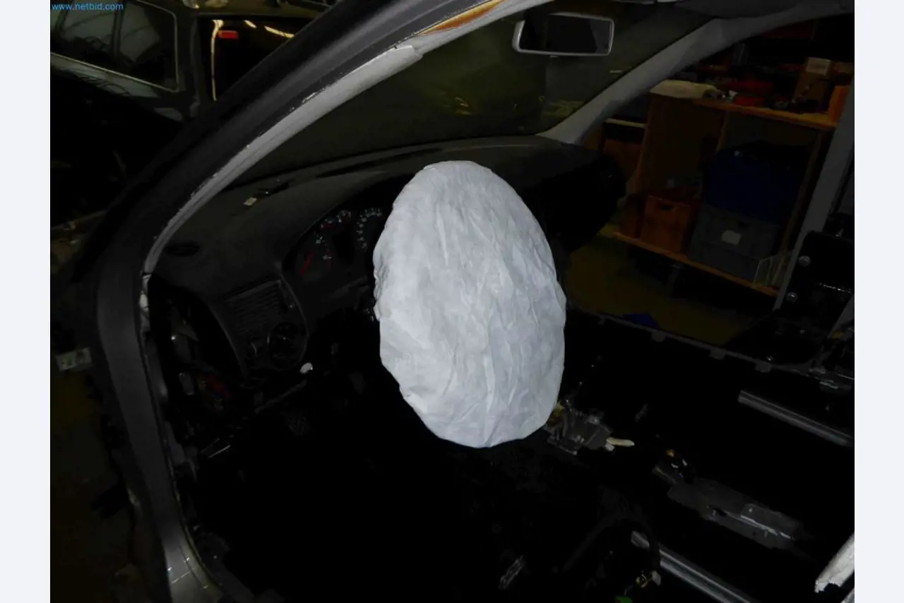 Magazijnliquidatie van een dienstverlenend bedrijf, voertuigen, magazijnuitrusting-12