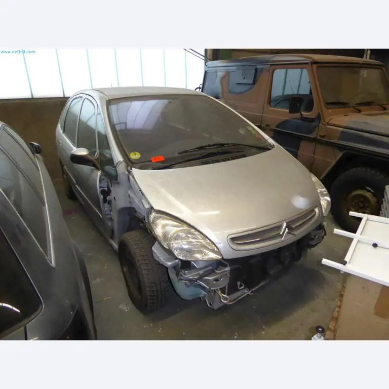 Magazijnliquidatie van een dienstverlenend bedrijf, voertuigen, magazijnuitrusting-14