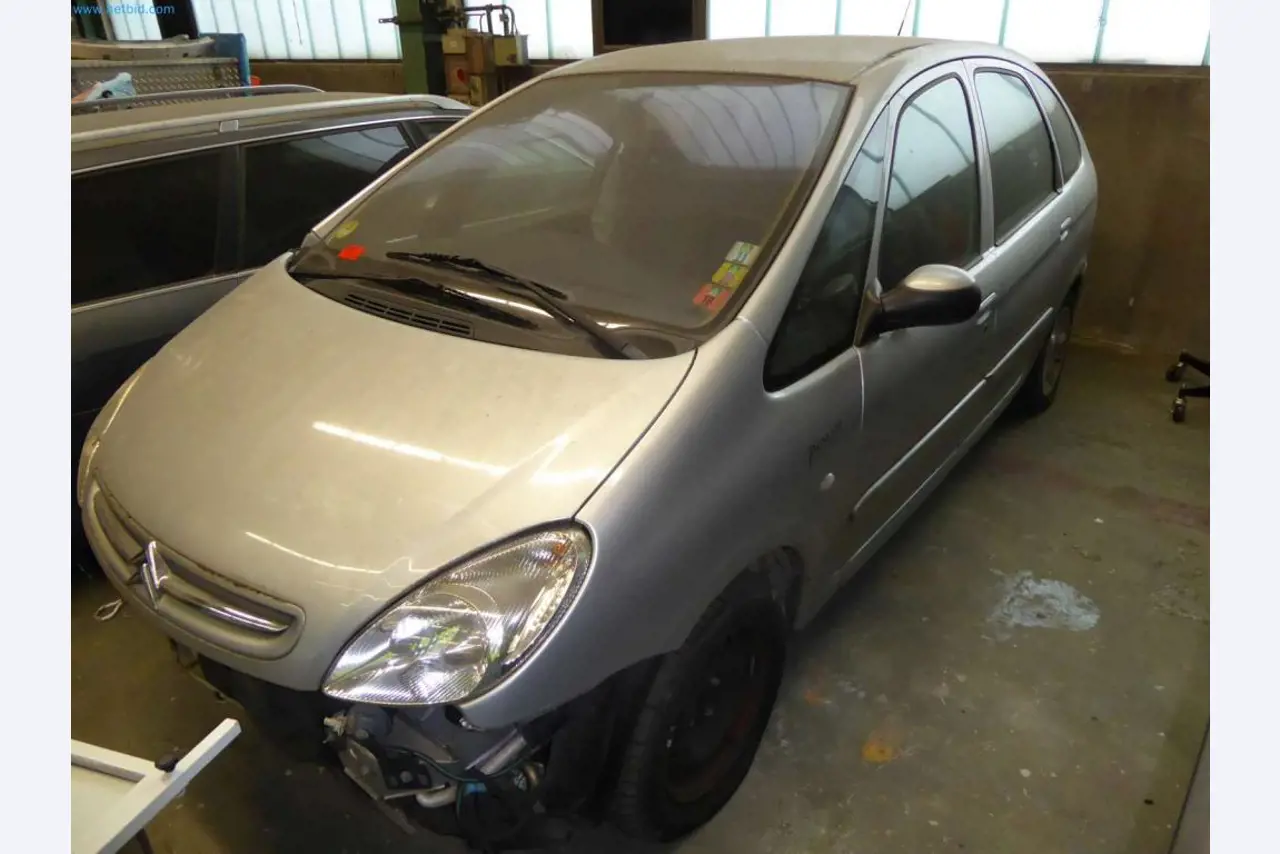 Magazijnliquidatie van een dienstverlenend bedrijf, voertuigen, magazijnuitrusting-16