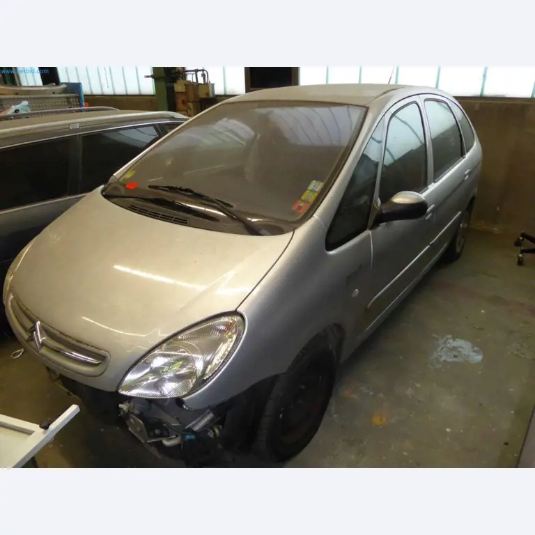 Magazijnliquidatie van een dienstverlenend bedrijf, voertuigen, magazijnuitrusting-16