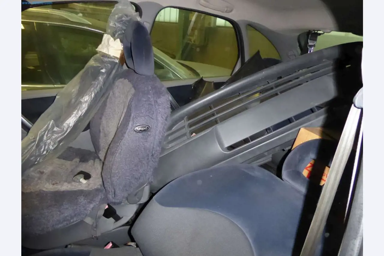 Magazijnliquidatie van een dienstverlenend bedrijf, voertuigen, magazijnuitrusting-18