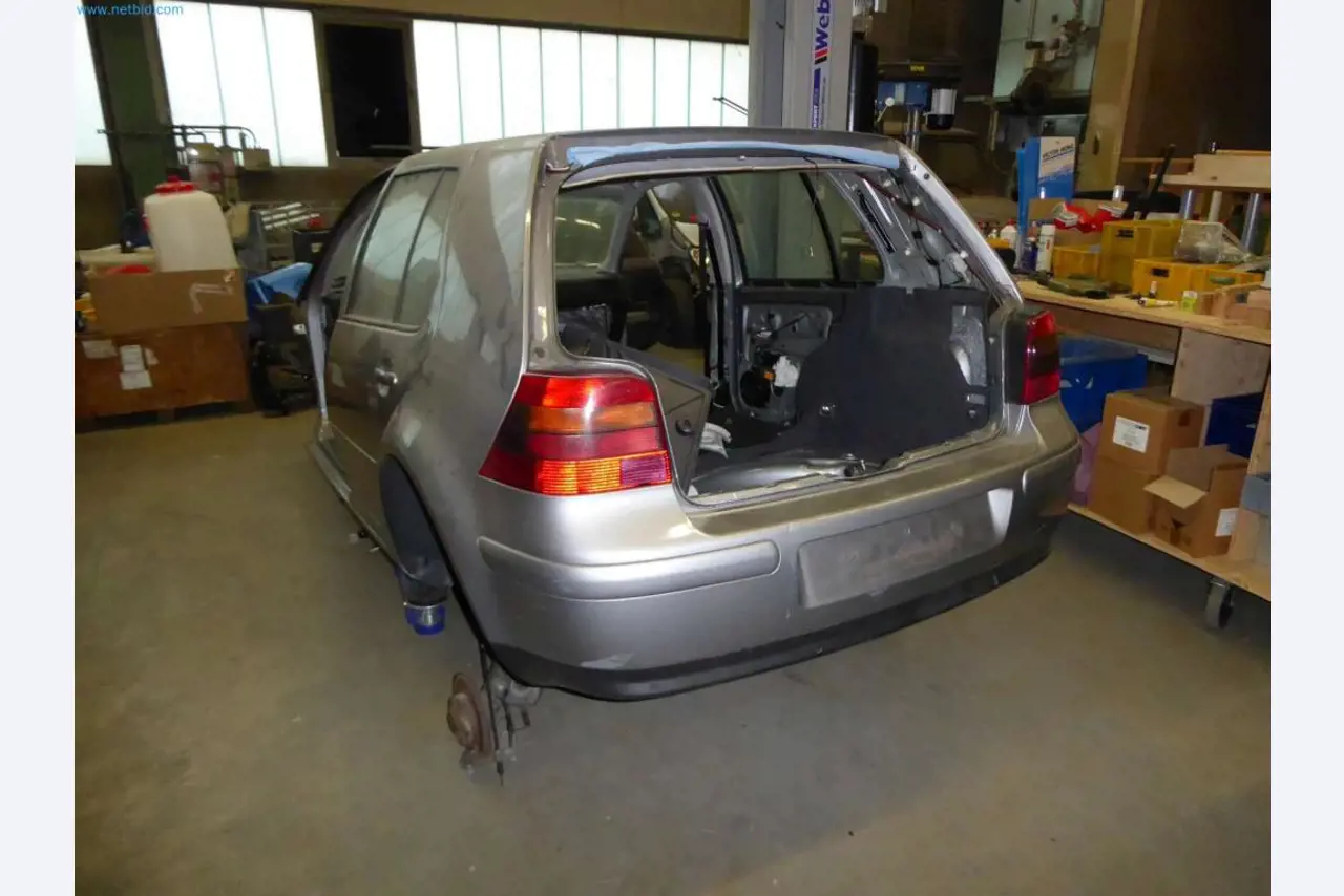 Magazijnliquidatie van een dienstverlenend bedrijf, voertuigen, magazijnuitrusting-2