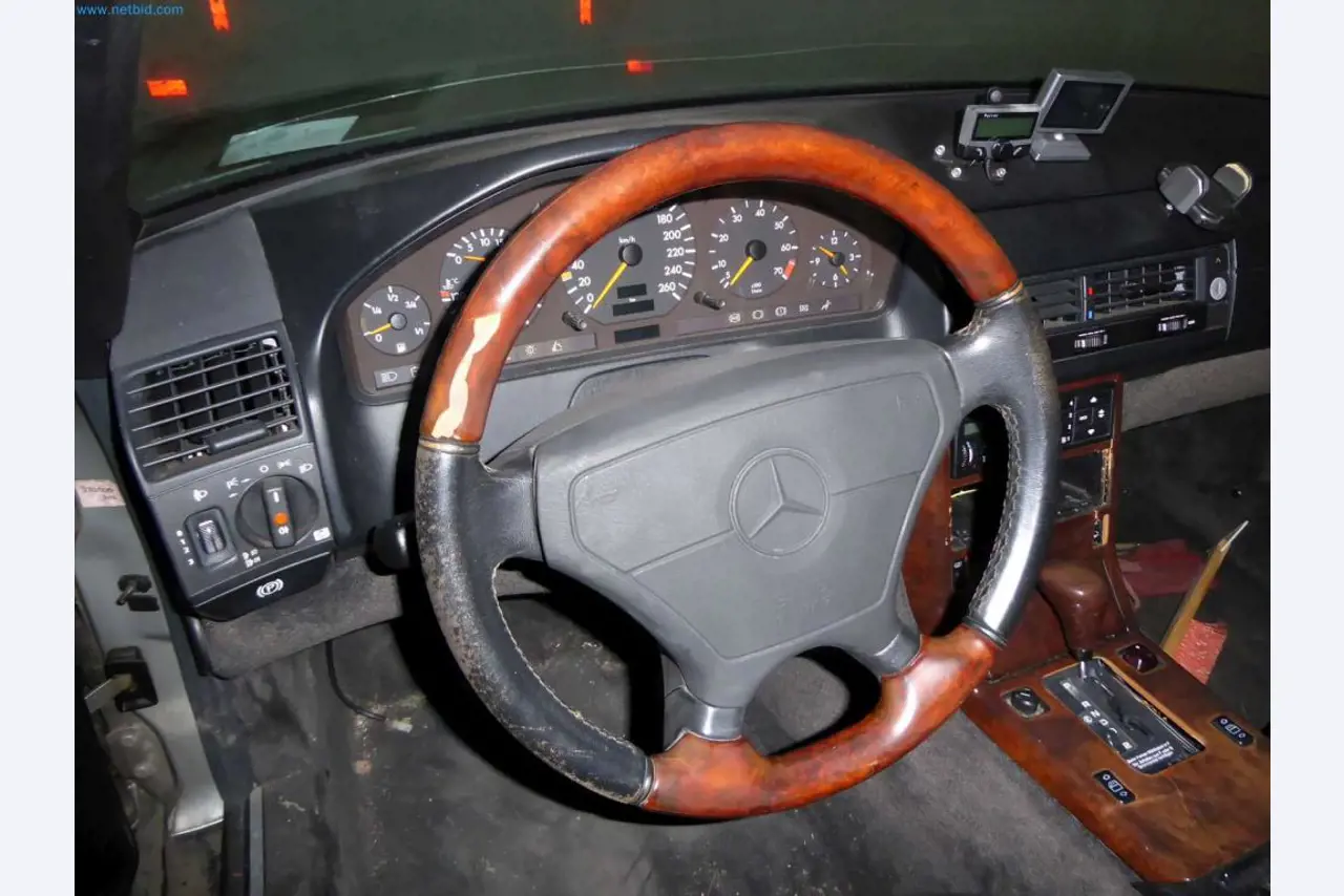 Lagerauflösung eines Dienstleistungsbetriebes, Fahrzeuge, Lagereinrichtung-6