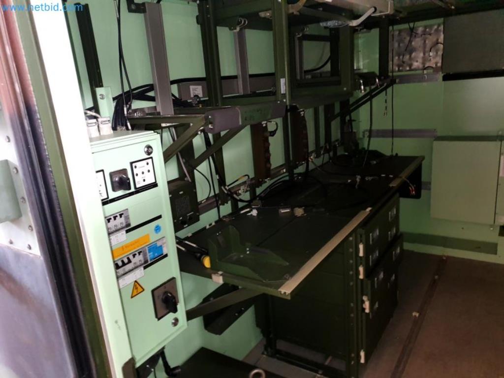 Likwidacja magazynu firmy usługowej, pojazdy, wyposażenie magazynu-13