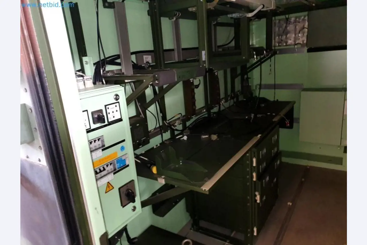 Likwidacja magazynu firmy usługowej, pojazdy, wyposażenie magazynu-13