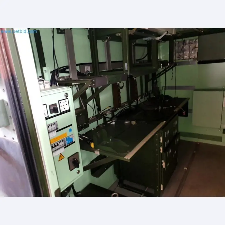 Likwidacja magazynu firmy usługowej, pojazdy, wyposażenie magazynu-13