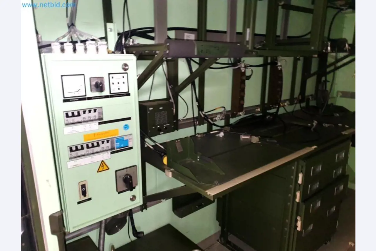 Likwidacja magazynu firmy usługowej, pojazdy, wyposażenie magazynu-17