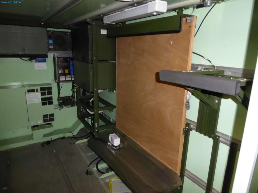 Likwidacja magazynu firmy usługowej, pojazdy, wyposażenie magazynu-6