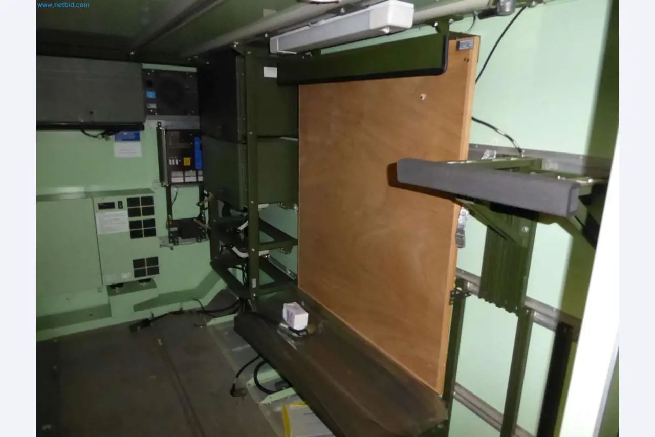 Likwidacja magazynu firmy usługowej, pojazdy, wyposażenie magazynu-6