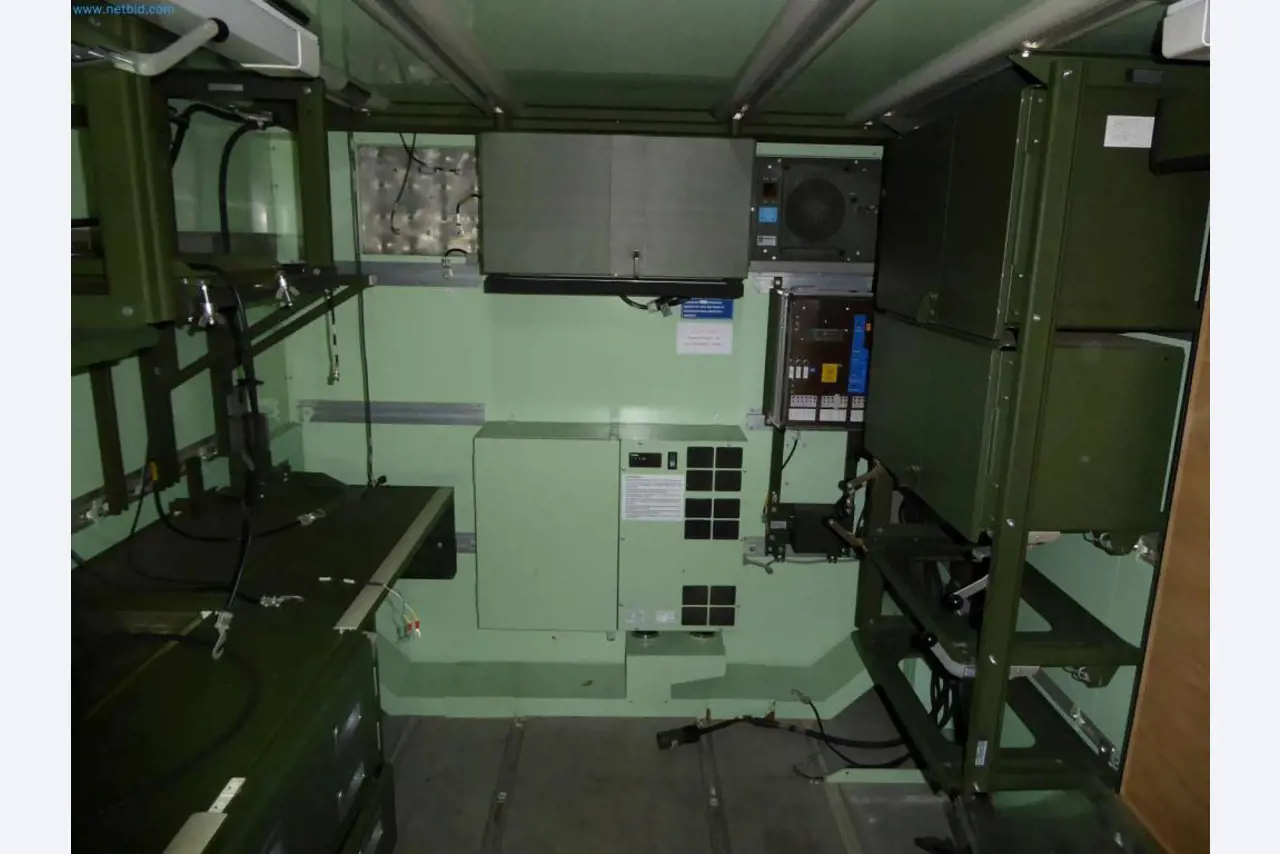 Likwidacja magazynu firmy usługowej, pojazdy, wyposażenie magazynu-7