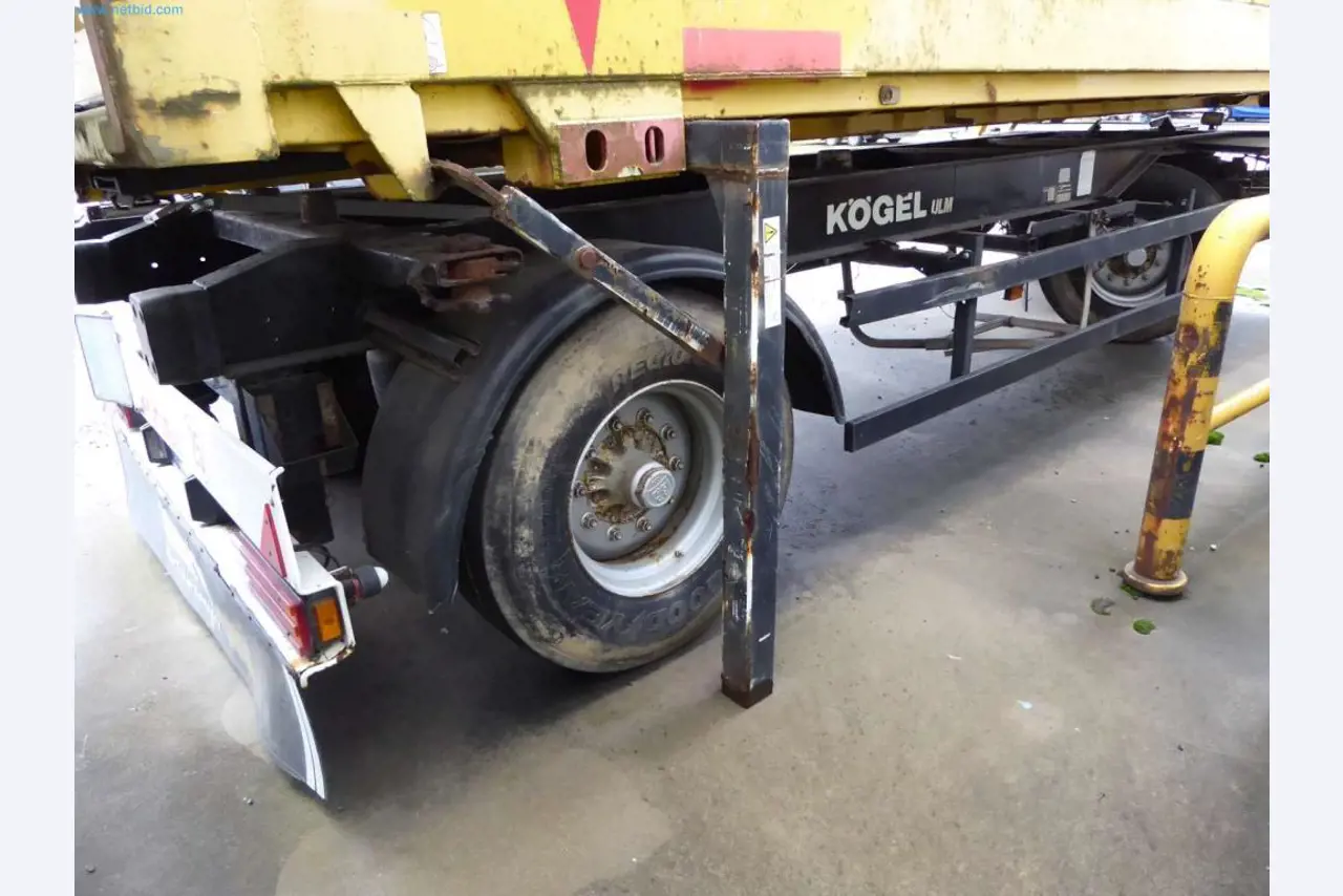 Liquidación de almacén de una empresa de servicios, vehículos, equipos de almacén-3