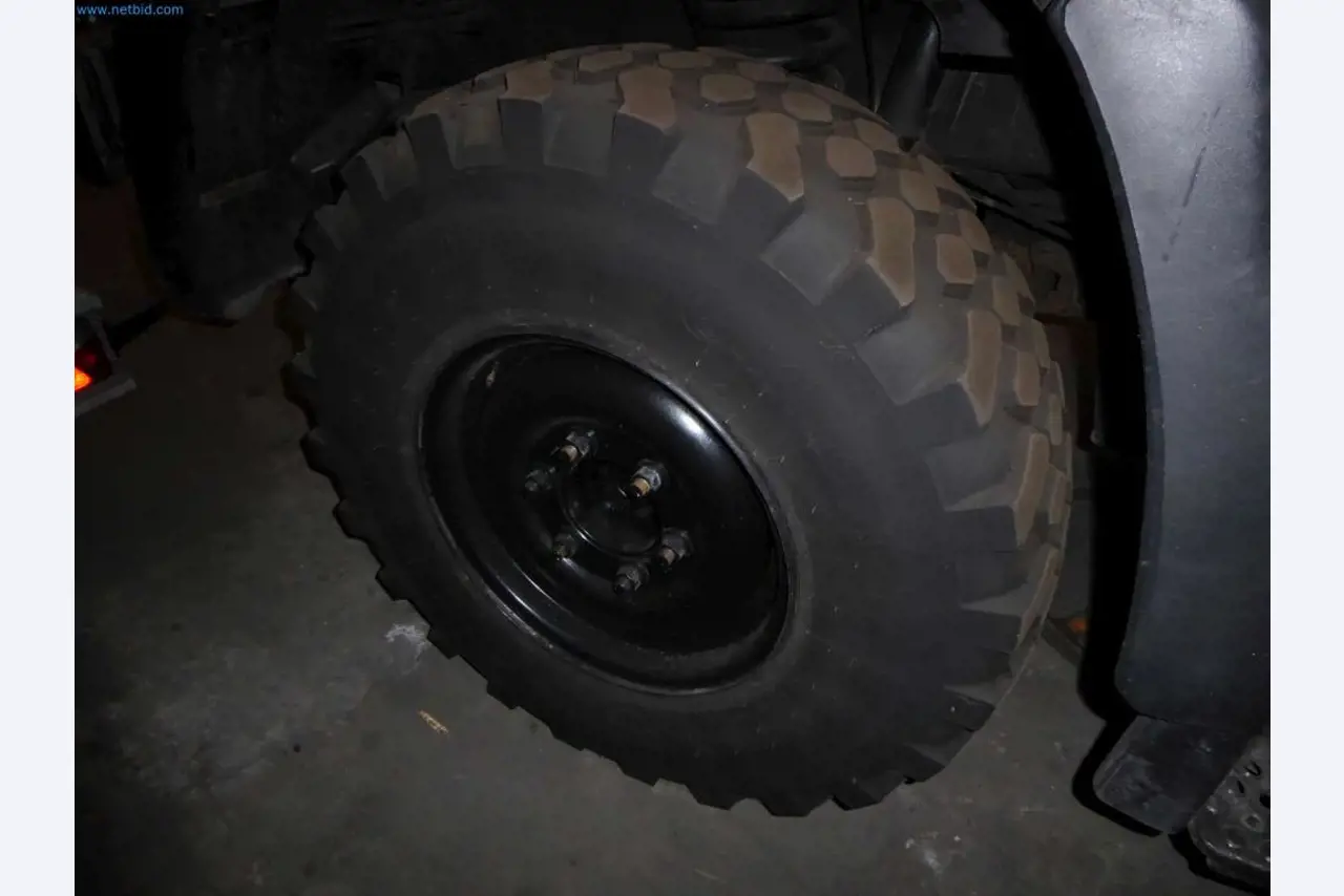 Likwidacja magazynu firmy usługowej, pojazdy, wyposażenie magazynu-11