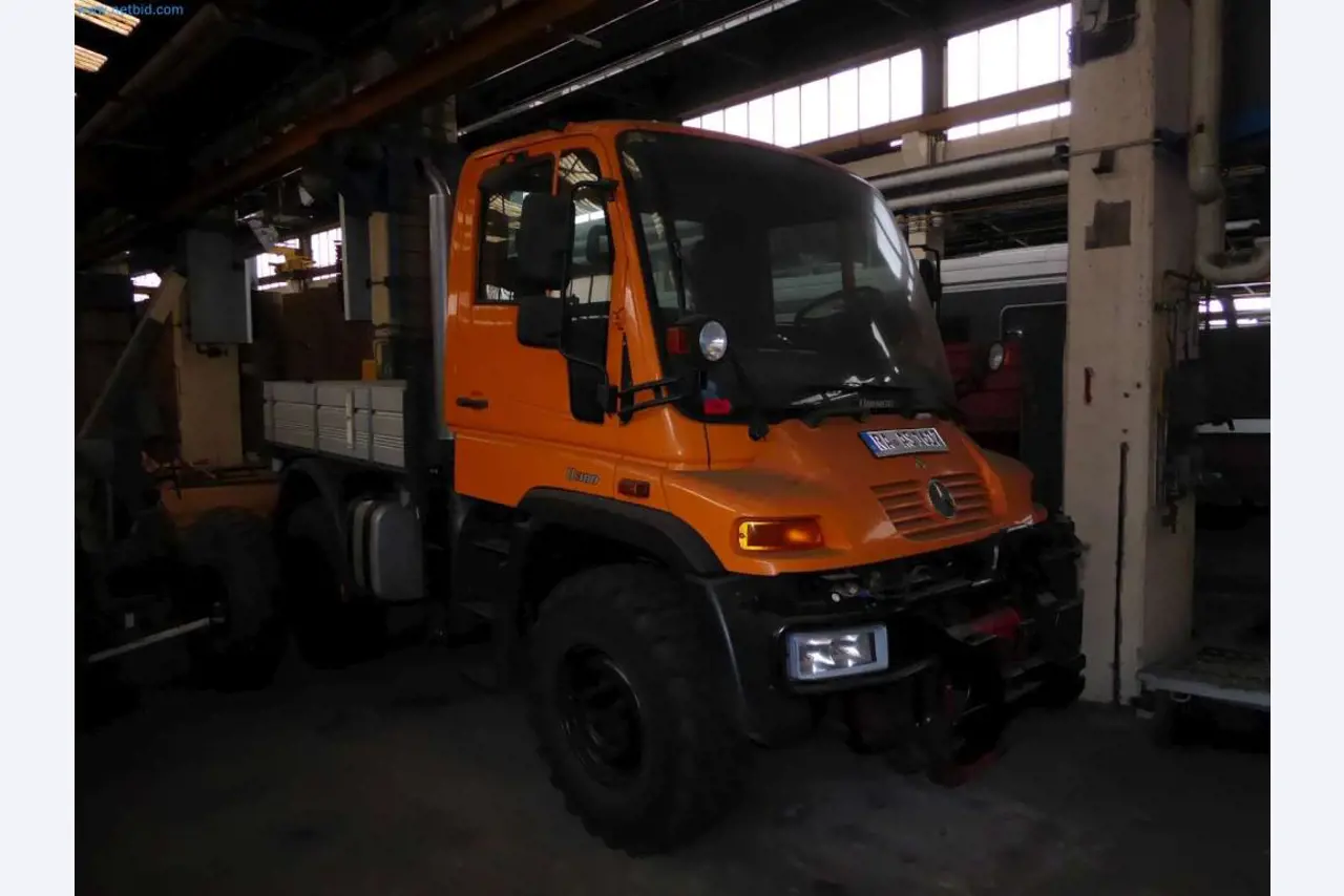 Likwidacja magazynu firmy usługowej, pojazdy, wyposażenie magazynu-2